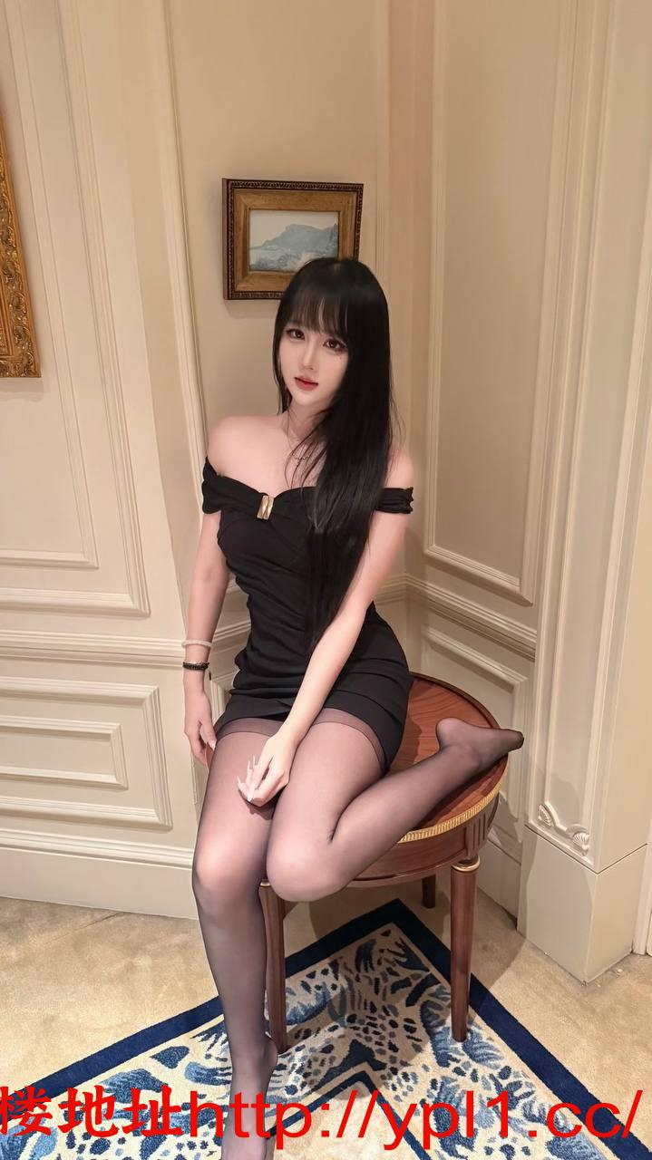 学生妹兼职逼紧水多听话配合