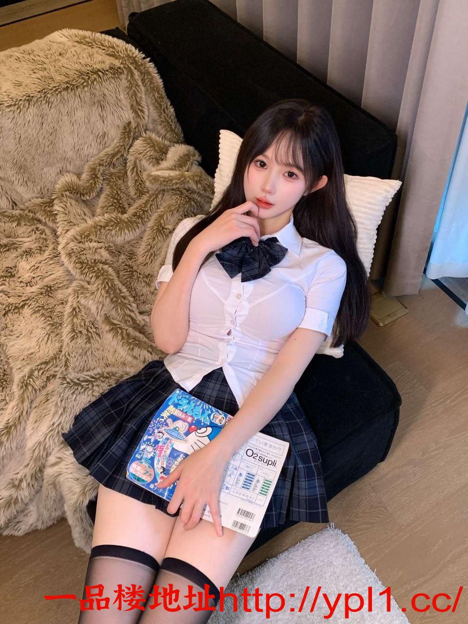 分享白虎新下海00后封面模特兼职:粉嫩水多乖巧小骚逼，配合度百分百，可接受任何姿势，望君调教，价格优惠，【有公寓可无套内射】有体检报告