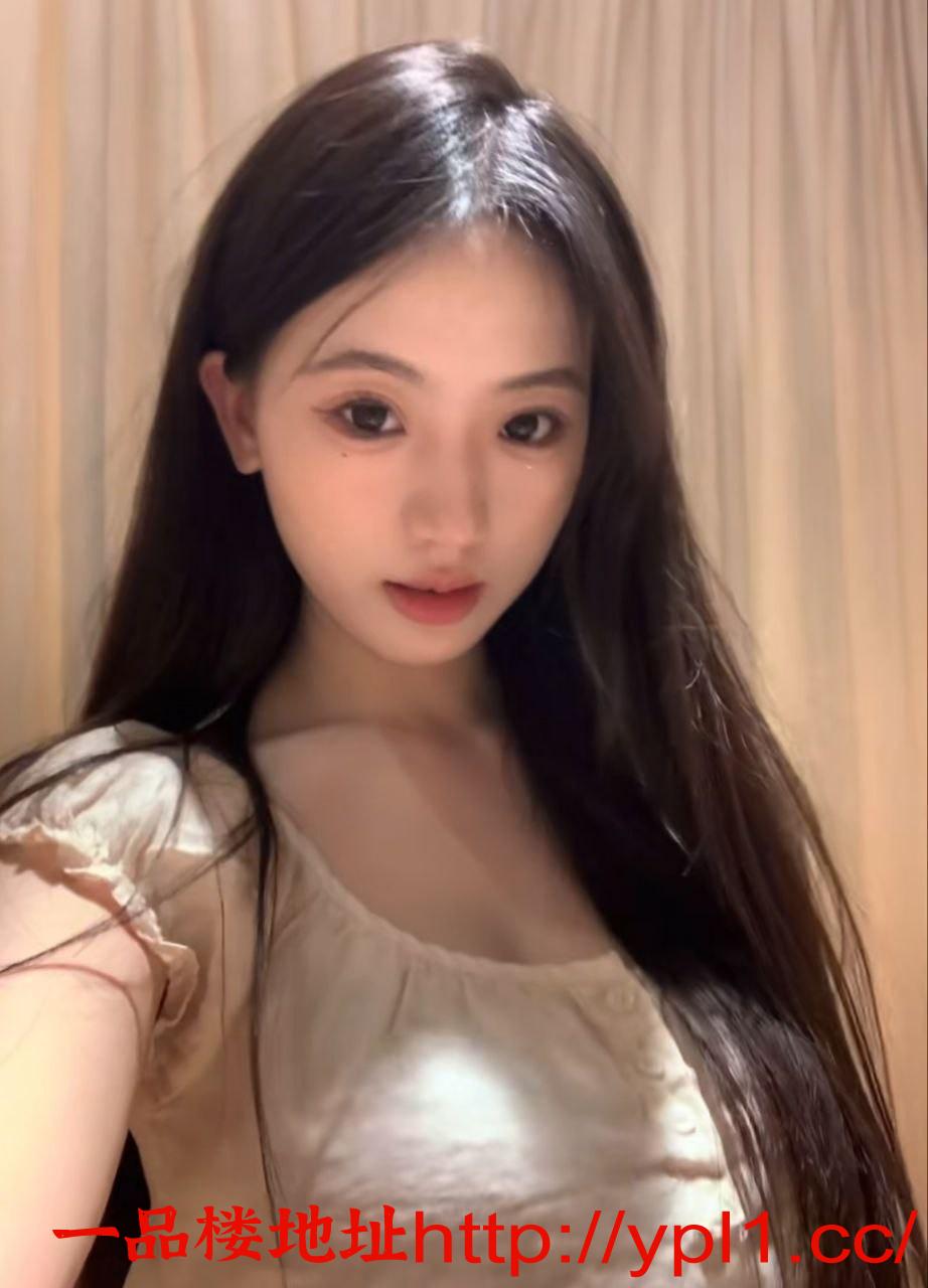 天然大胸刚下海兼职很粉嫩会热情