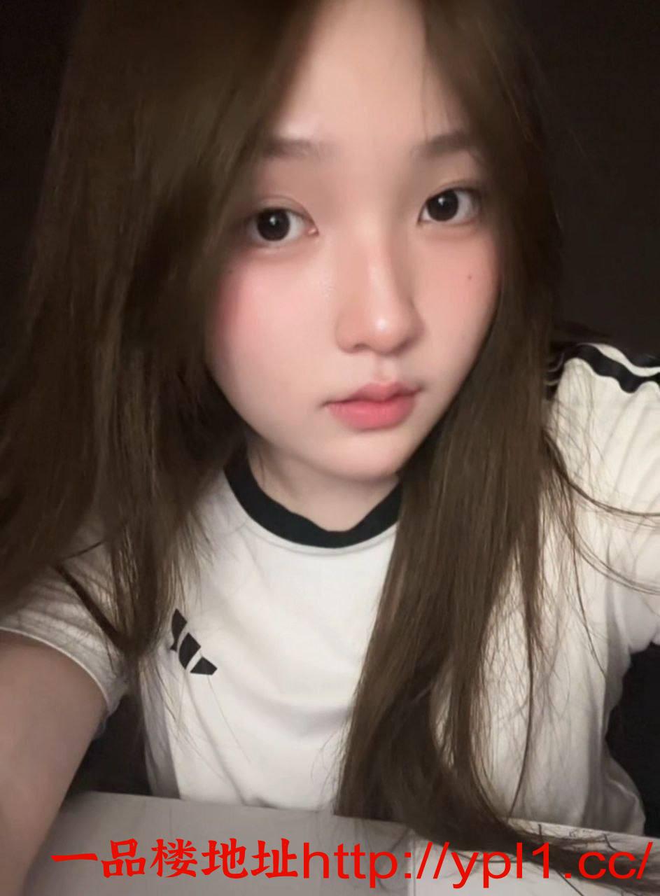 大学生为了高质量生活兼职，初次下水，白虎嫩逼一线天