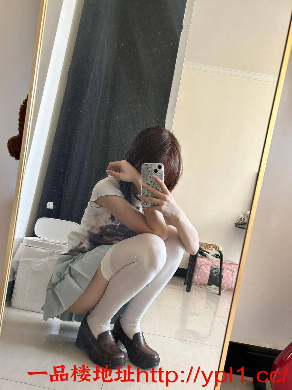 超嫩高中生，毛还没长齐，逼紧水多