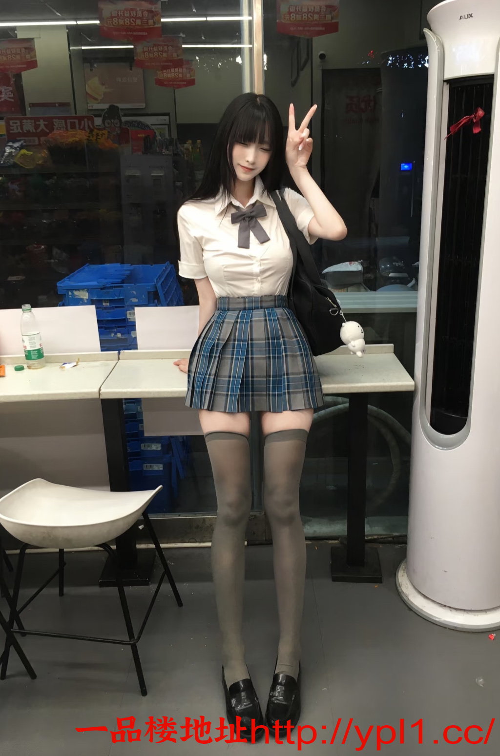 【湖北】JK大二嫩女灰丝调情精油艳舞情趣无套直接进大叫老公，轻点～(有报告可内射)