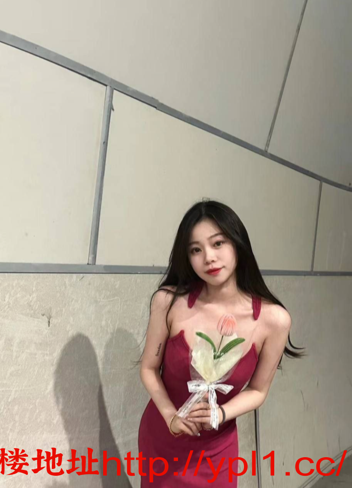 广东理工学院兼职，身材一流，屁股圆适合打桩，啪啪啪，射嘴里，自带公寓可外出