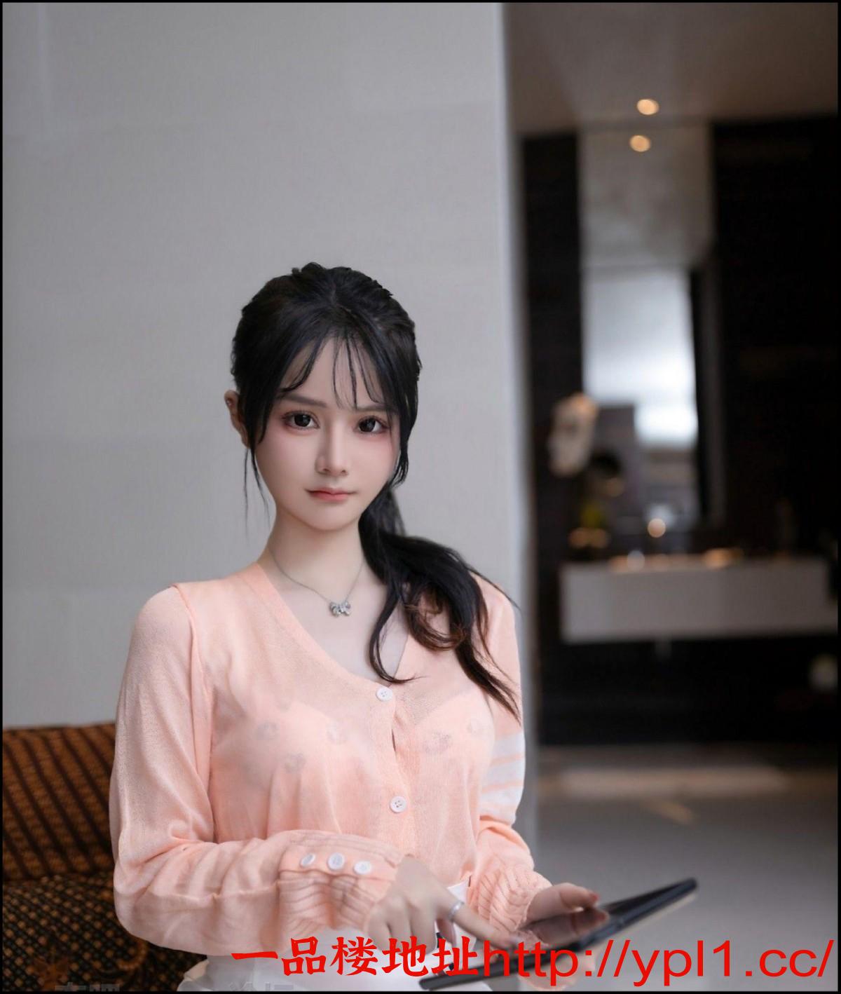 大一学妹长得玲珑乖巧，是个欲望高的闷骚妹