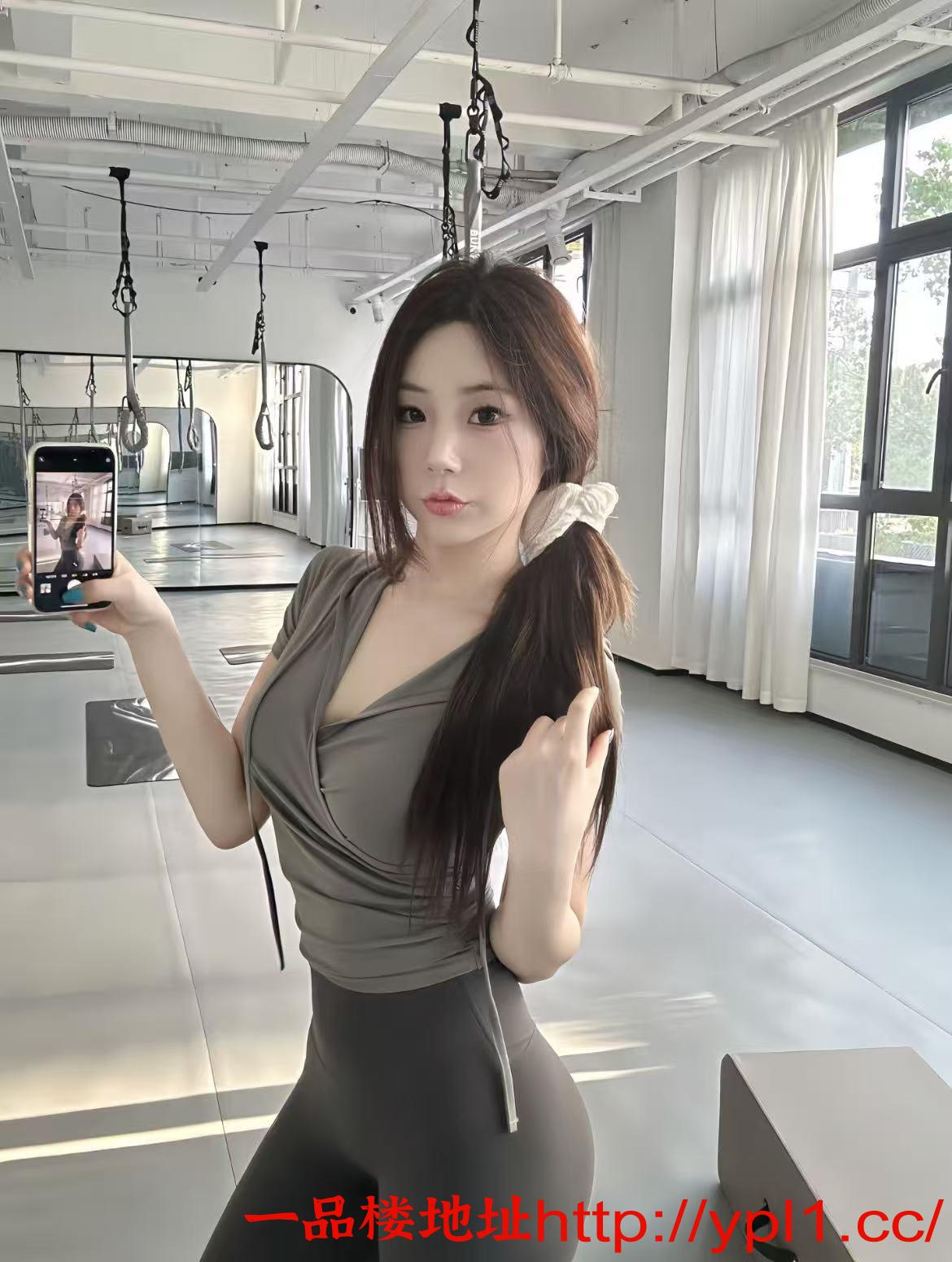 瑜伽馆的刚毕业学生妹，蜜桃臀小粉乳头，身材好会配合动作放得开