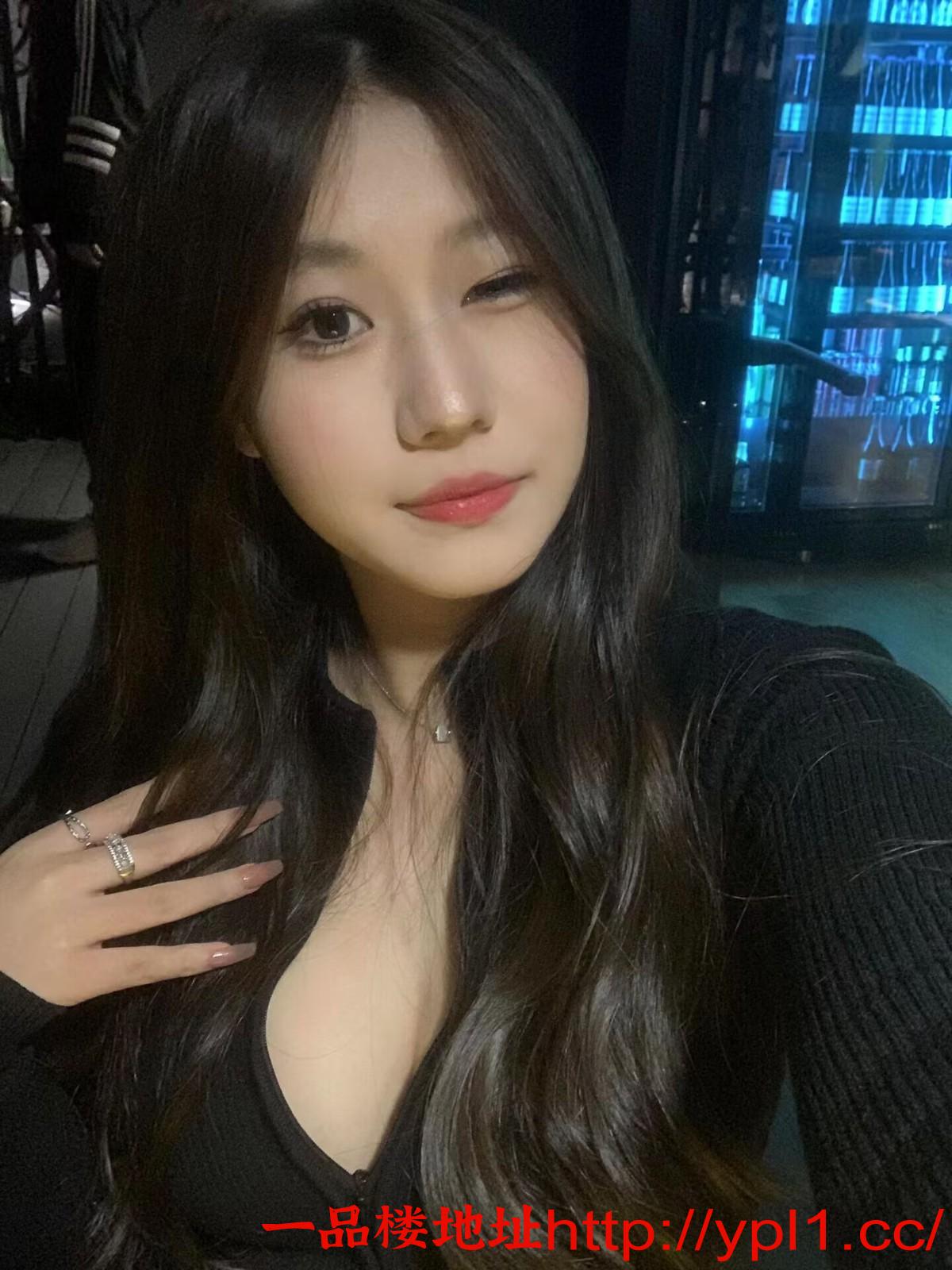 准人妻表面靓丽背地里是有性瘾的骚逼