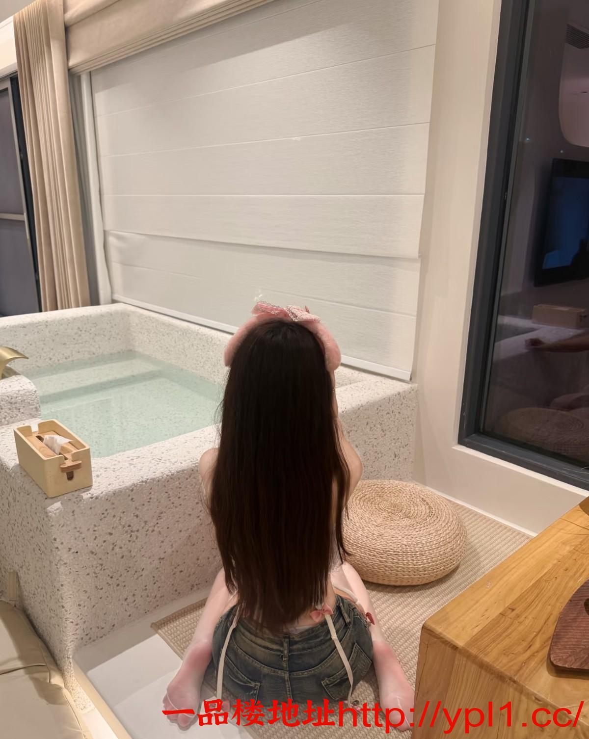 分享成都市一个刚做不久00后极品艺术学院毕业妹子翘臀丰满超粉嫩后入式天花板级别（可外出可后付）