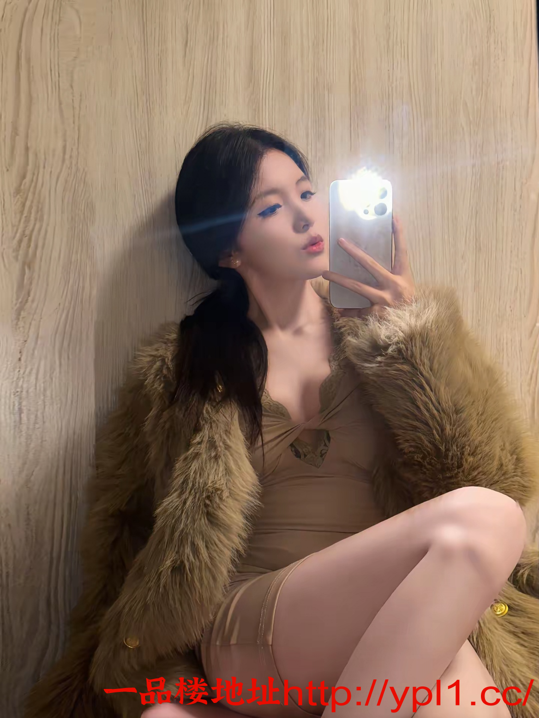 分享成都市一个刚做不久00后极品艺术学院毕业妹子翘臀丰满超粉嫩后入式天花板级别（可外出可后付）