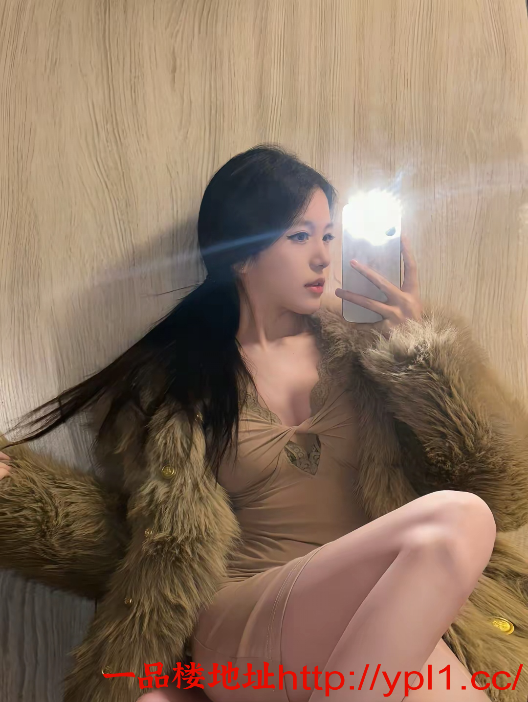 分享成都市一个刚做不久00后极品艺术学院毕业妹子翘臀丰满超粉嫩后入式天花板级别（可外出可后付）