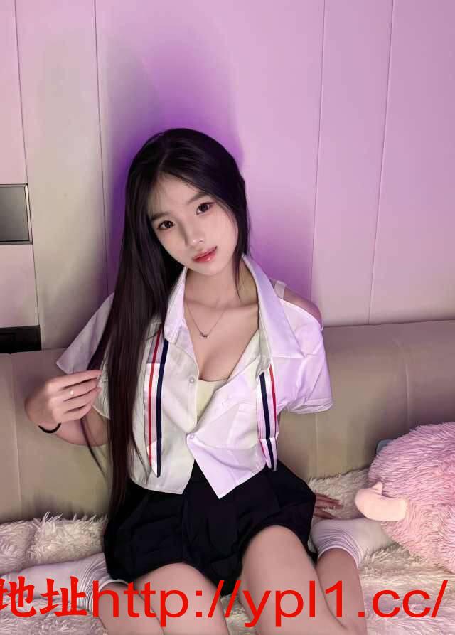 极品嫩妹大奶粉鲍