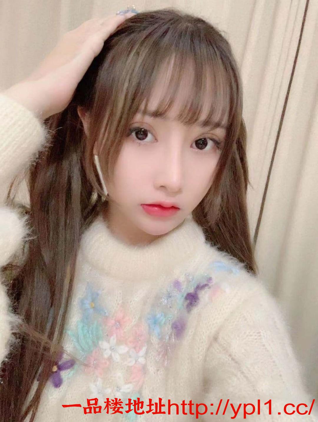 宁德市极品豪乳学生妹初次下海带工作室