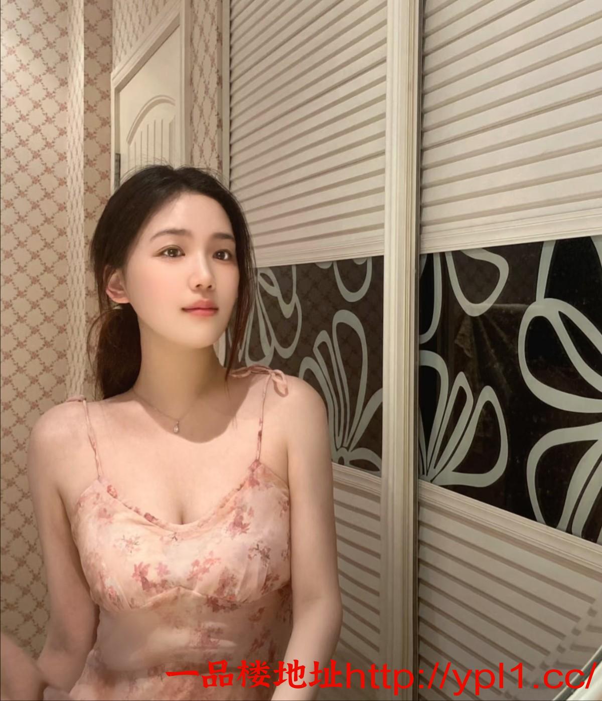 兰州市小妹下海兼职,粉嫩多汁前凸后翘蜜桃臀清纯嫩逼又多水。可外出上课