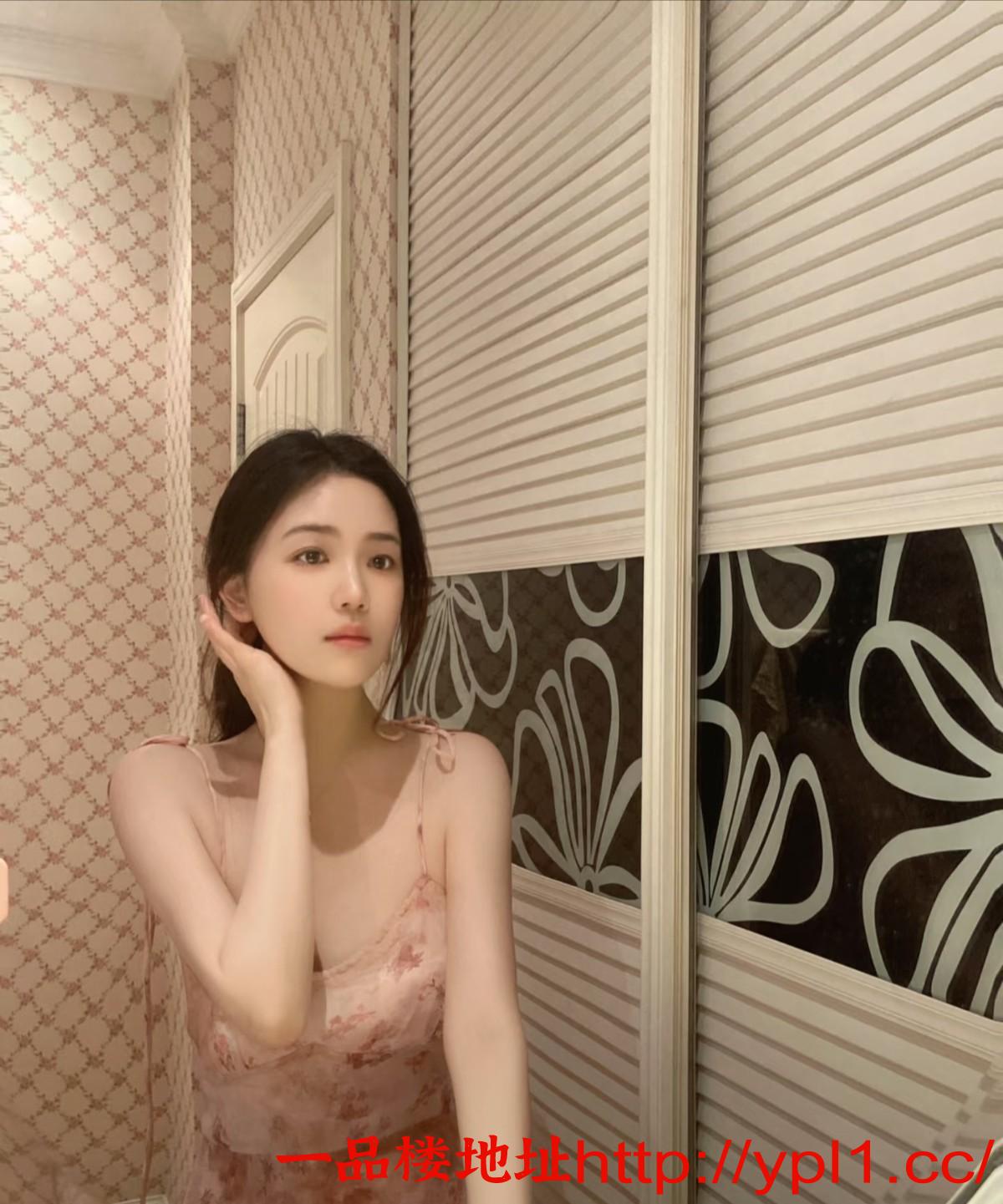 宁波市小妹下海兼职，粉嫩多汁前凸后翘蜜桃臀清纯嫩逼又多水。可外出上课