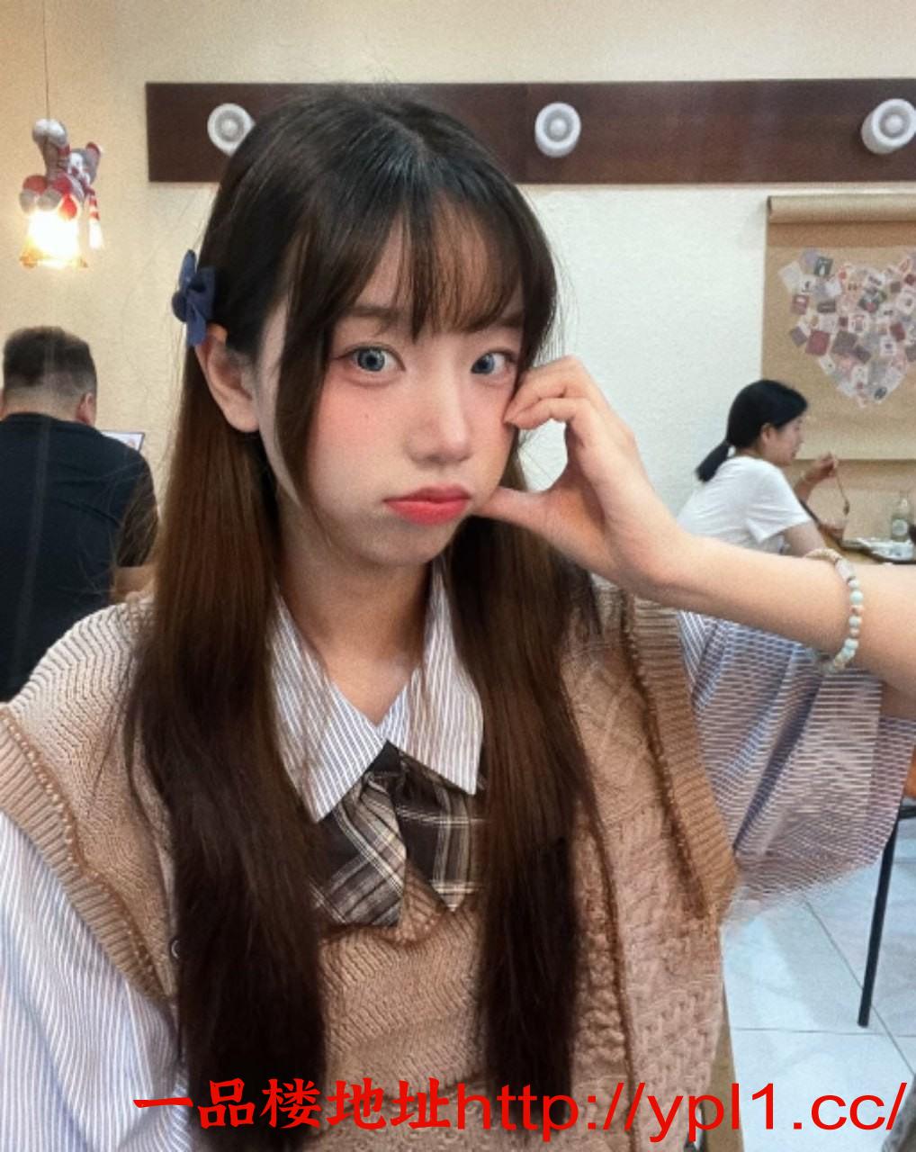 分享一位广州美女紧致诱人的白虎穴，一对圆润饱满的美乳