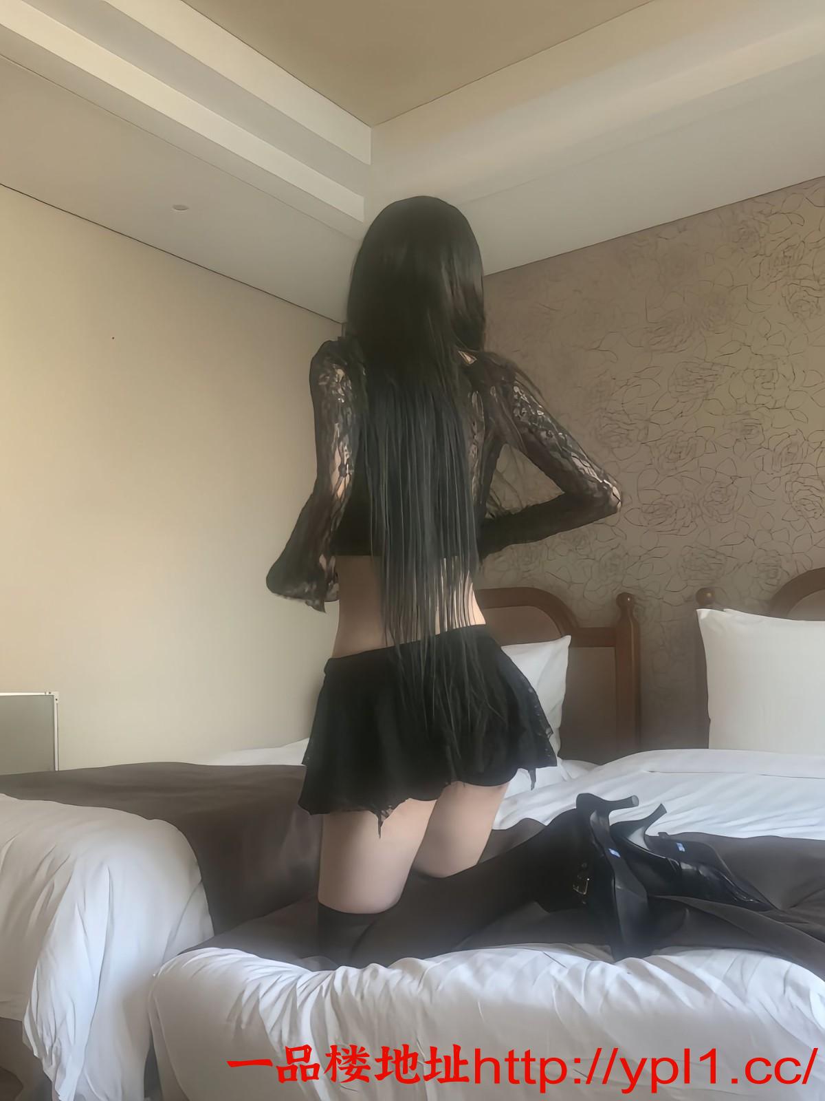 刚下海小妹性格温柔迷情投入粉嫩桃穴，极度敏感易湿