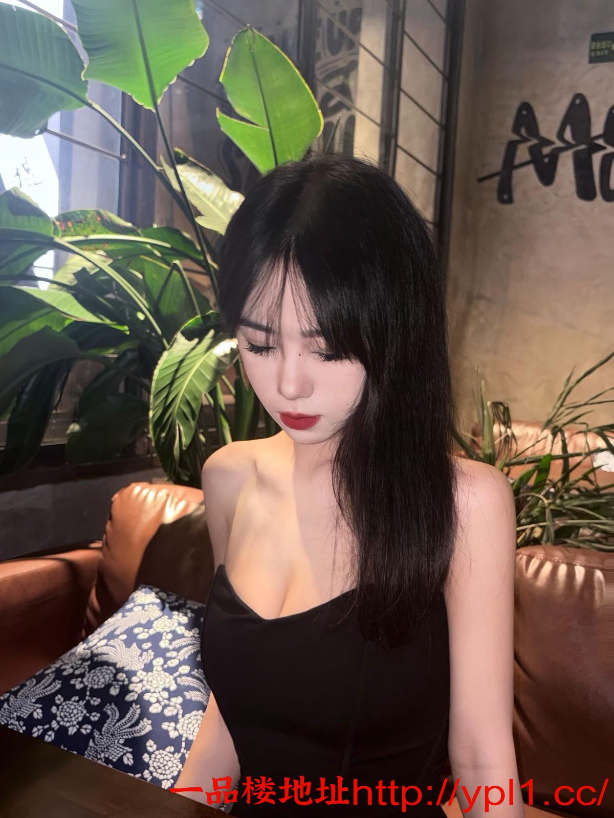 大奶妹温柔体贴主动放入女上天花板全程不用自己动