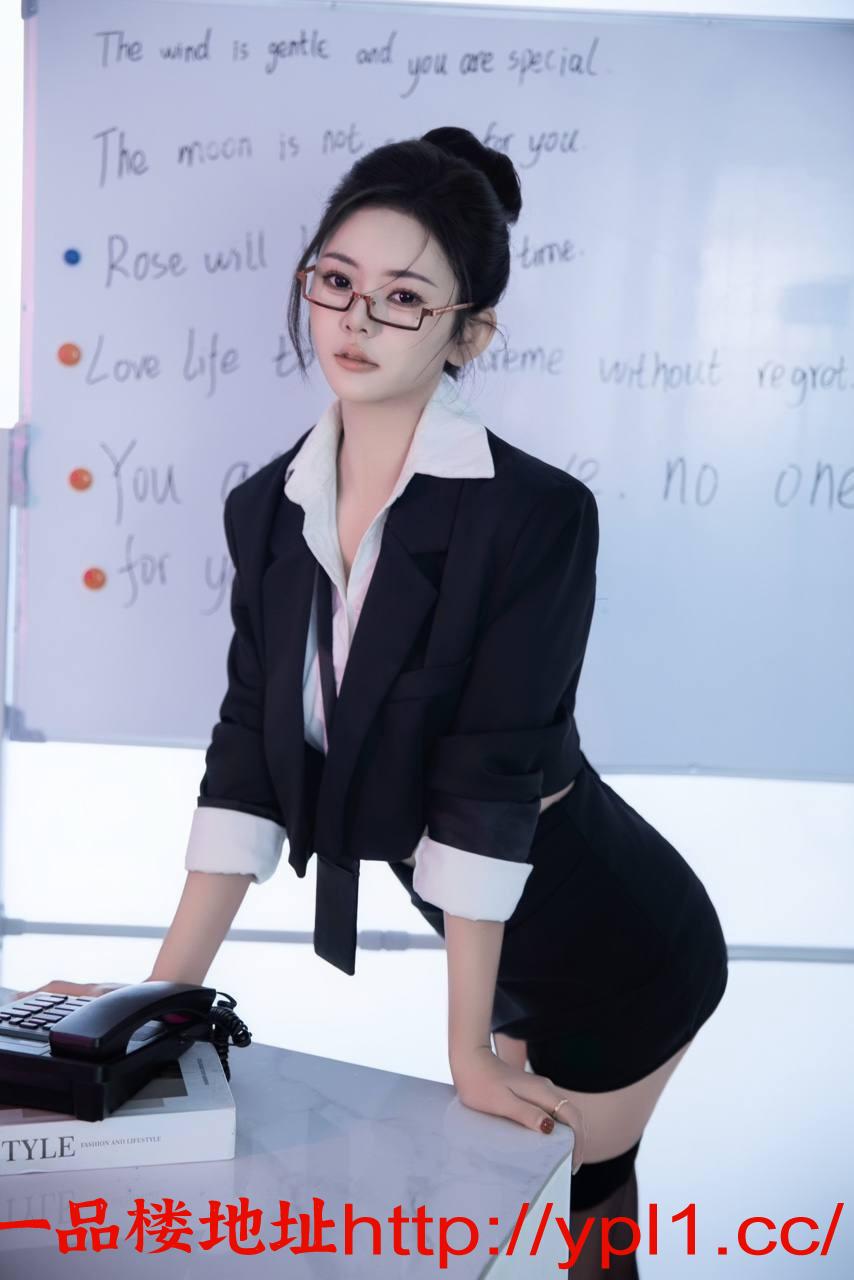 眼镜闷骚美女，水特别多