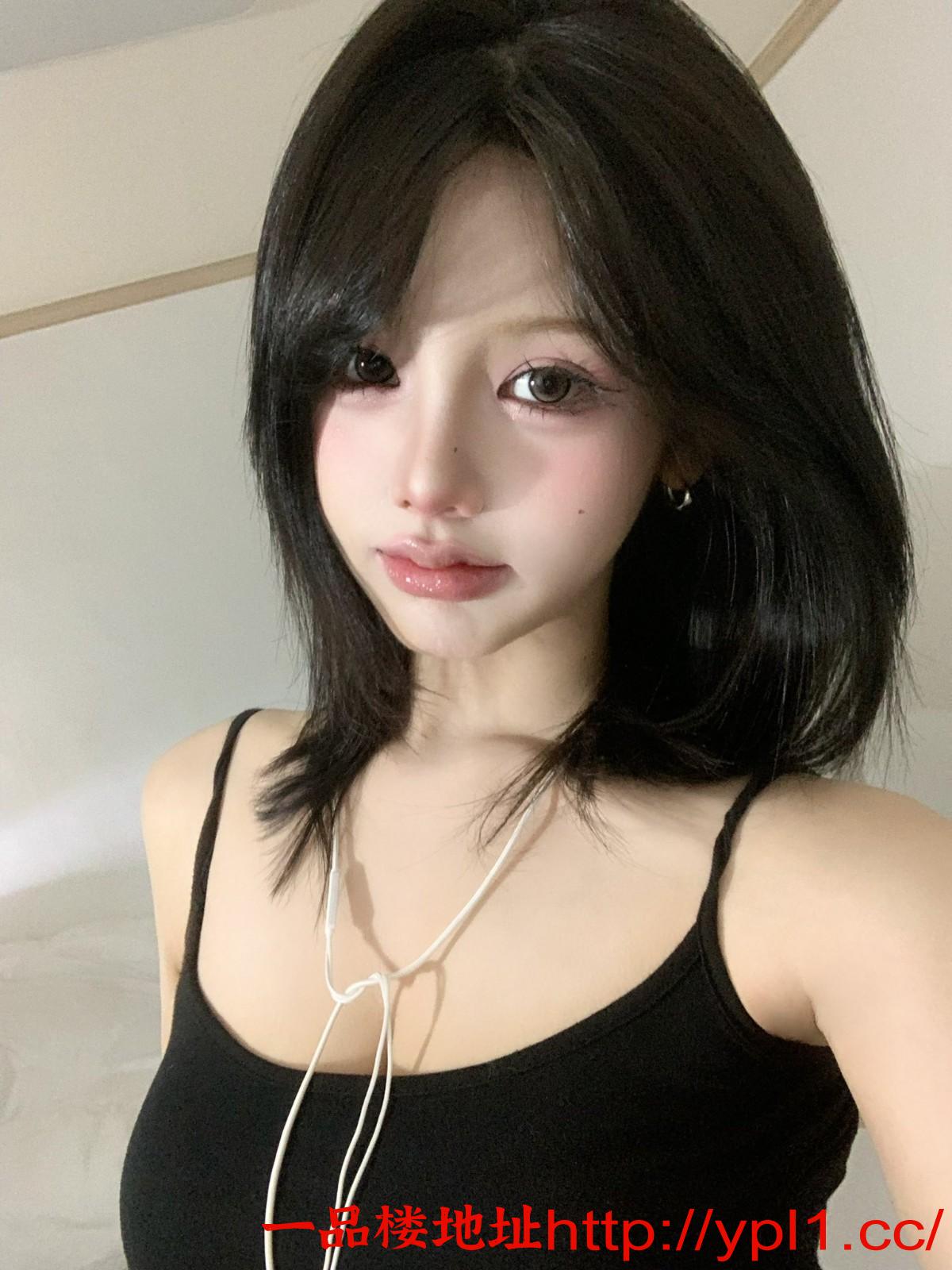 珠海市小巧玲珑妹妹，身材白皙如玉，床上乖巧配合，妹妹的骚穴特别会吸夹