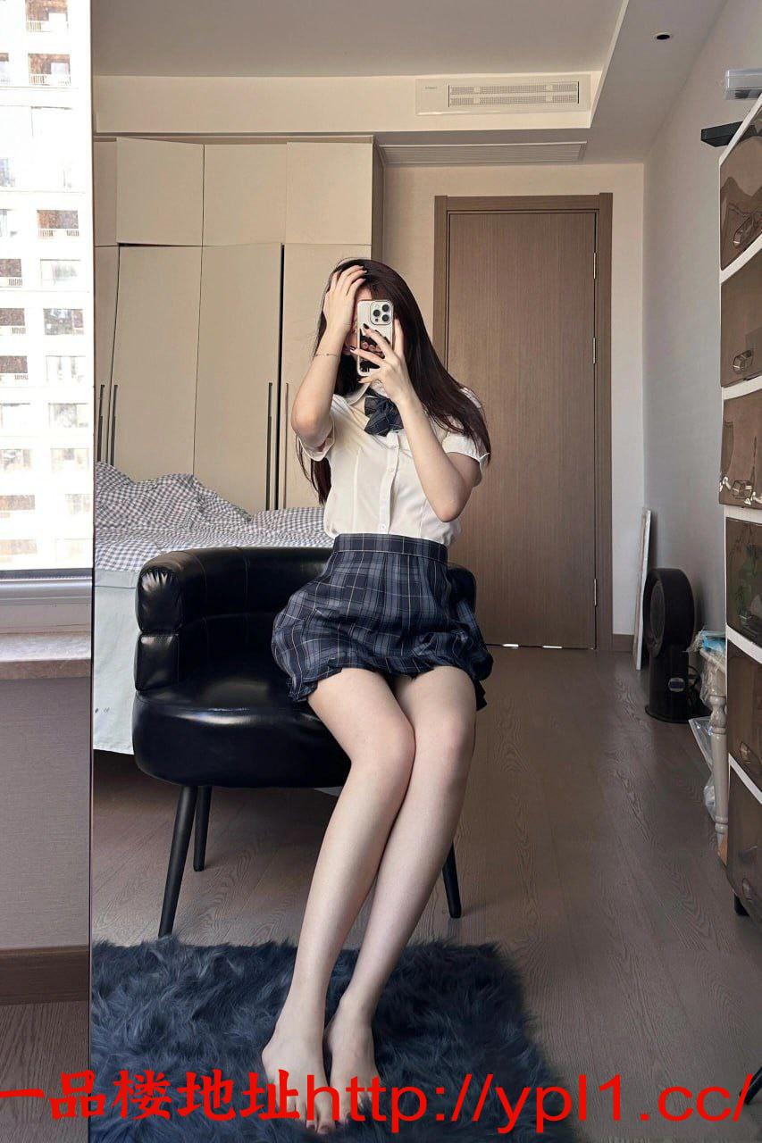 烟台市制服温柔小妹妹，下面粉嫩鲍鱼一线天，