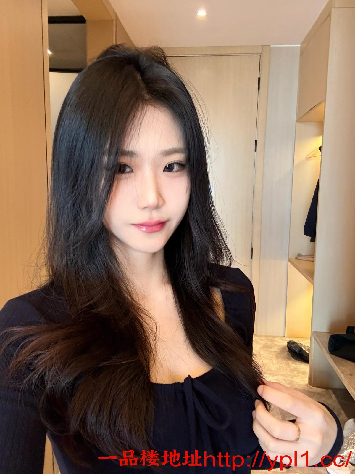 南方小土豆肉丝开档情趣装，巨乳呼之欲出乳沟深邃