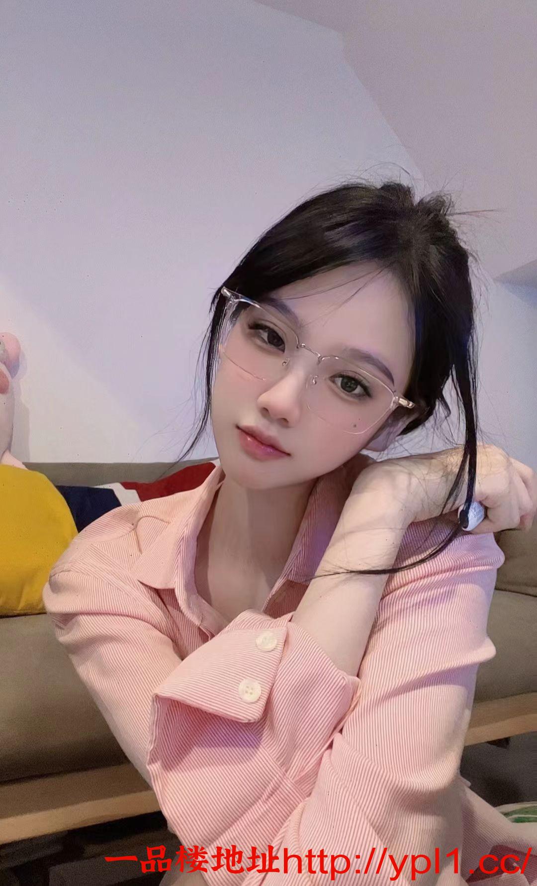 极品小骚妹水多无异味超级骚