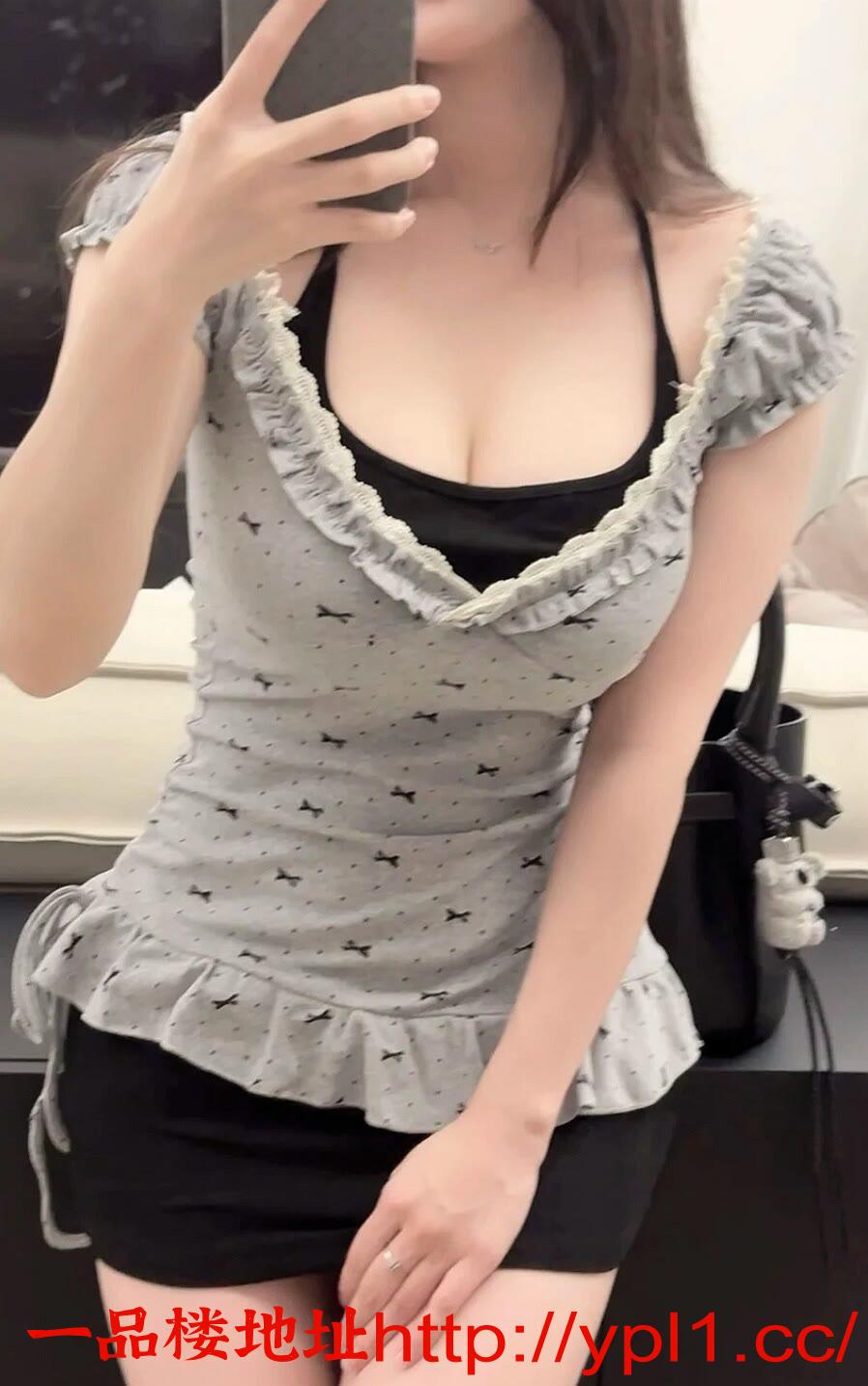 在校极品嫩妹多汁白虎，自带公寓可上门