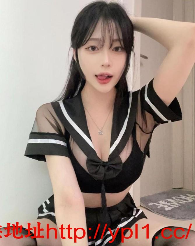 全身无赘肉S型身材本人比照片漂亮