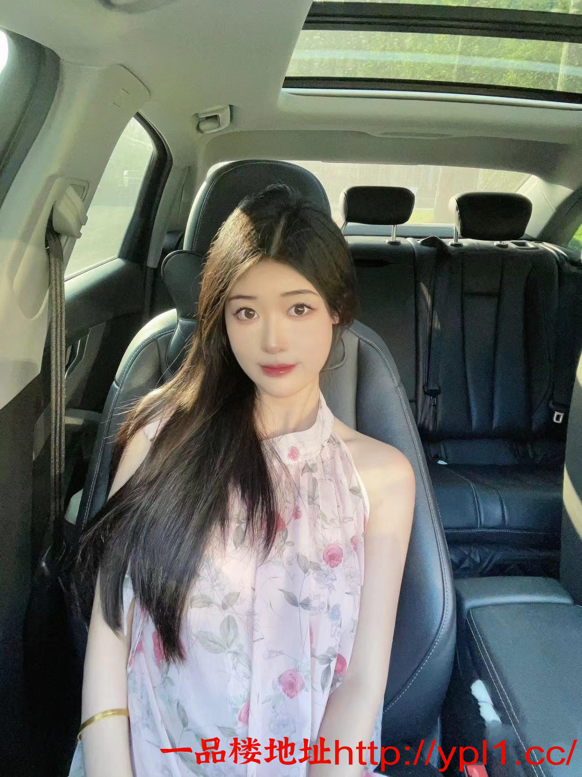 小姐姐白嫩有点娇羞,骚穴很紧