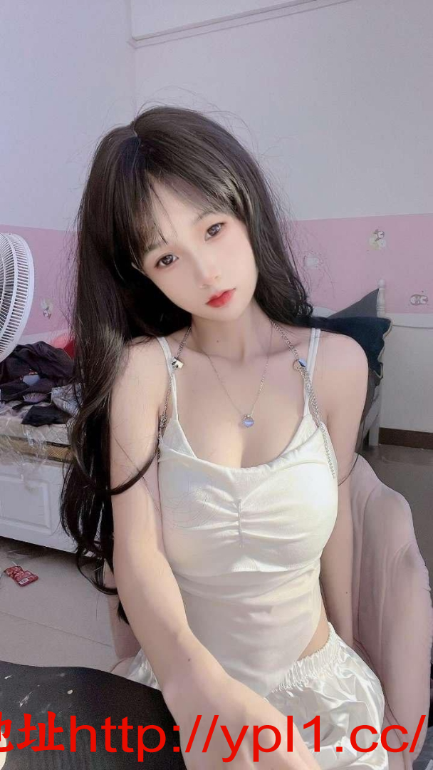 大胸萝莉真的好紧好会夹吸高潮喷水