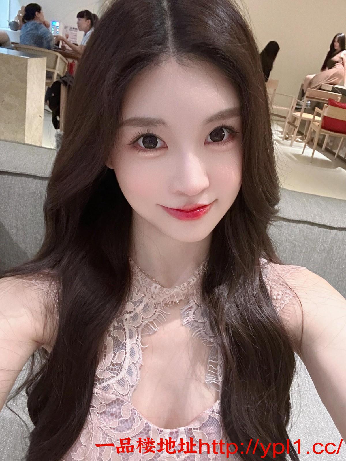 白嫩骚妹超紧又粉水也多