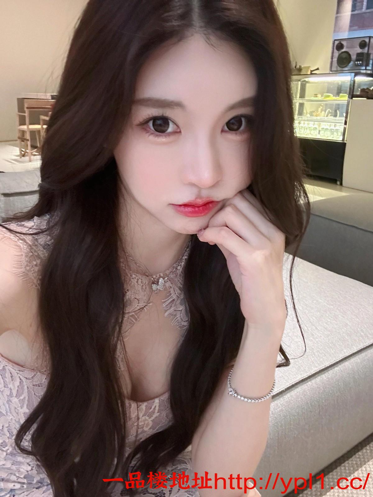 白嫩骚妹超紧又粉水也多